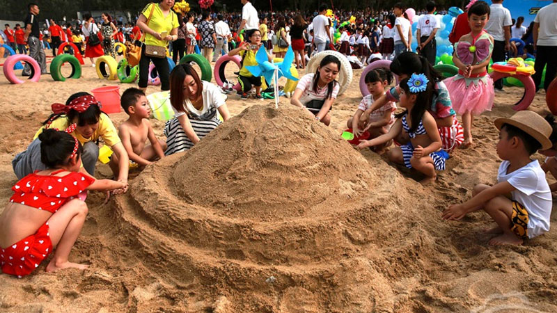 快樂玩沙區(qū) 親子玩沙活動打造沙區(qū)樂園